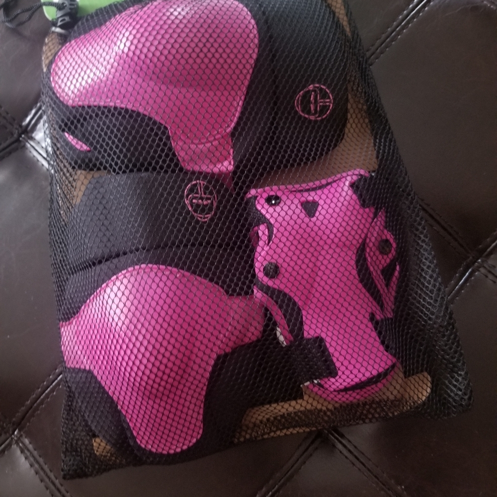 ❗Nutcase Girl's Pink and Black Knee Pad Set❗
